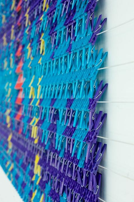 Tapices contemporáneos con pinzas de plástico de WeMakeCarpets