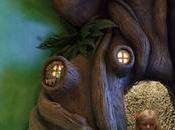 padre crea habitación infantil árbol mágico