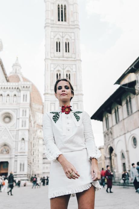 Firenze4Ever-Luisa_VIa_Roma-Gucci_White_Dress-Gucci_Gold_Sandals-Outfit-Florence-Street_Style-52