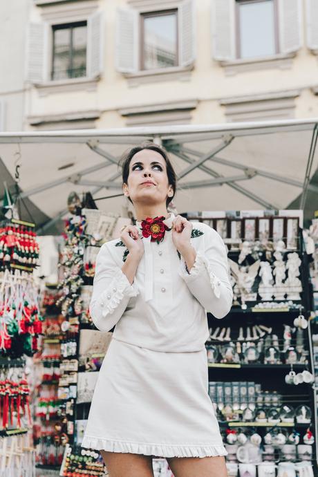 Firenze4Ever-Luisa_VIa_Roma-Gucci_White_Dress-Gucci_Gold_Sandals-Outfit-Florence-Street_Style-19