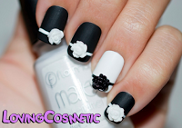 Nail Art Chanel - Rosas en 3D y Tachuelas Holográficas Nail Art Chanel - Rosas en 3D y Tachuelas Holográficas