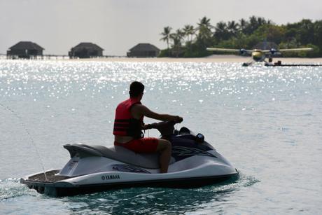 Luna de miel: Destino… Maldivas moto-agua-maldivas