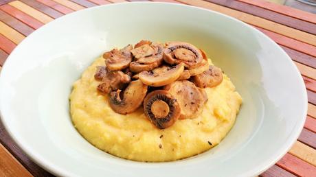 Polenta cremosa con champiñones