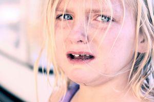 Foto D. Sharon Pruitt_Crying_child_with_blonde_hair