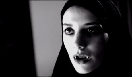 Una chica regresa sola a casa de noche (película5)