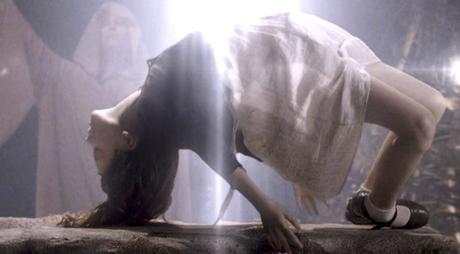 “June” (2015), el exorcismo de Casper van Dien
