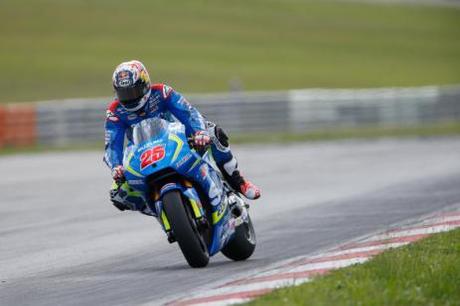 Lorenzo sorprendente en el primer día de test de MotoGP en Sepang