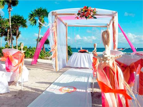 DECORACIÓN DE UNA BODA EN LA PLAYA