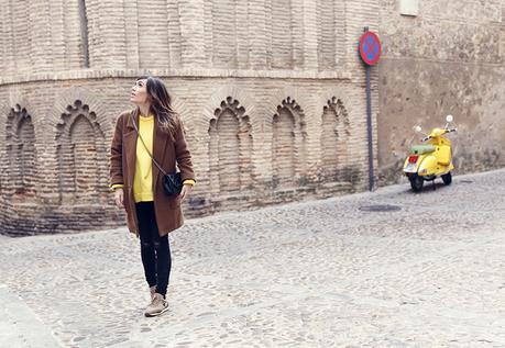 YELLOW JUMPER IN TOLEDO