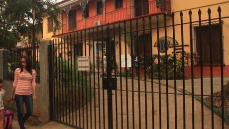 La unica escuela en Cuba que NO adoctrinan: Solo para Extranjeros