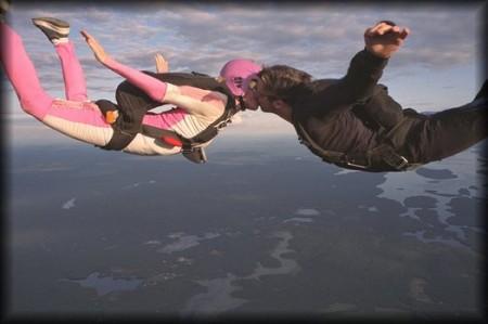 Un salto en paracaídas en pareja - Foto: www.yumping.com