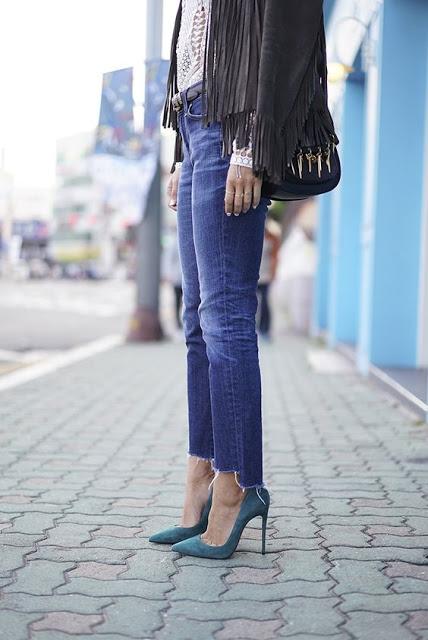 SEASONAL TREND; IRREGULAR HEM JEANS.-