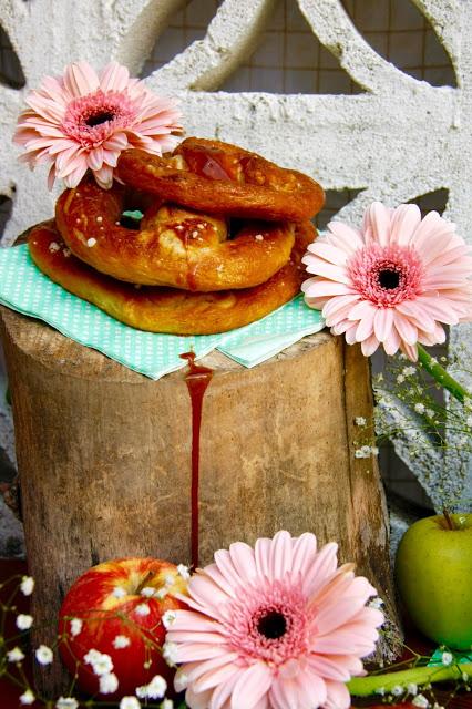 EL INVITADO DEL MES: MI DULCE PREFERIDO. PRETZELS DE MANZANA Y CARAMELO SALADO