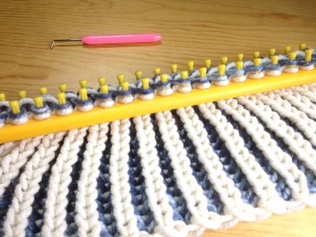 Tejiendo en telar punto brioche en 2 colores / Loom knitting bicolor brioche stitch