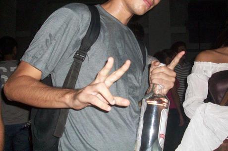 Alcoholismo y juventud, una mezcla común en Cuba