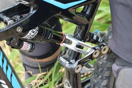 BikeYoke: el adaptador para montar un amortiguador estándar en la Specialized Enduro