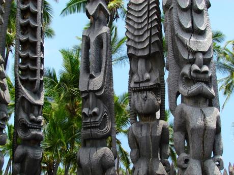 Los Tiki o Ki'i, estatuas de dioses hawaianos