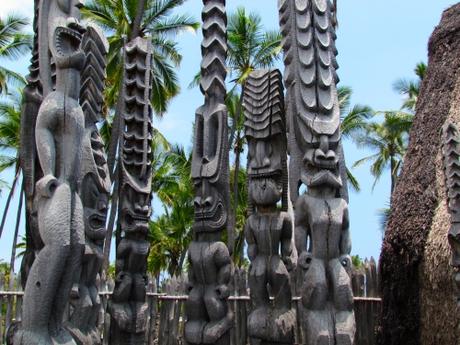 Los Tiki o Ki'i, estatuas de dioses hawaianos