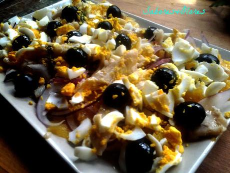 ENSALADA DE BACALAO Y NARANJA  CON TOQUE DE CAFÉ ... hasta en INVIERNO