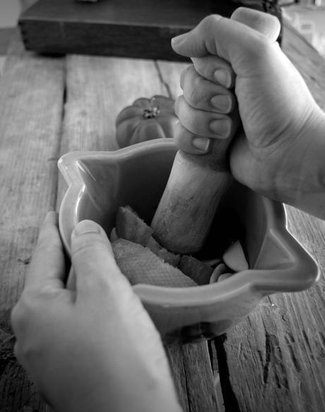 Bacalao con pasas y piñones, tradición y emoción