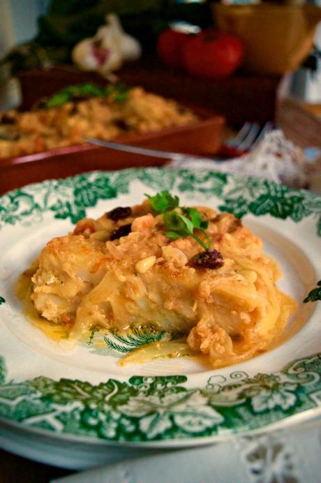 Bacalao con pasas y piñones, tradición y emoción