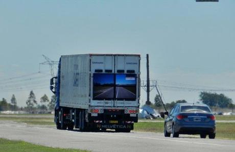 La original propuesta tecnológica de samsung para sobrepasar camiones en las rutas da sus primeros paseos por Argentina