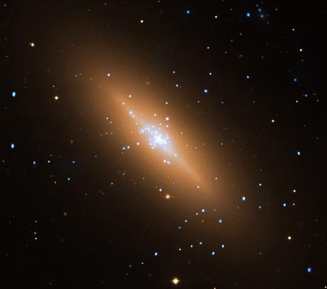 Gas atraído por el agujero negro de NGC 3115