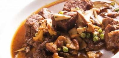 Carne en salsa con champiñones
