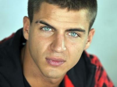 El hermoso, Maxi Iglesias cumple hoy, 25 años