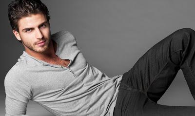 El hermoso, Maxi Iglesias cumple hoy, 25 años