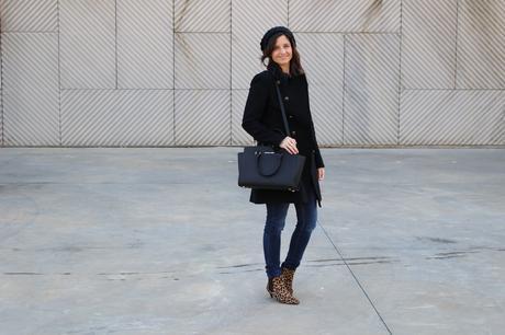 fashion blogger española con bolso michael kors negro 