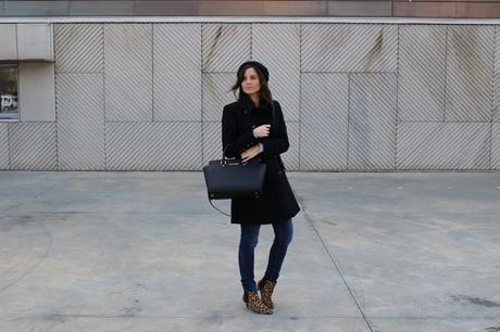 fashion blogger española con bolso michael kors negro 
