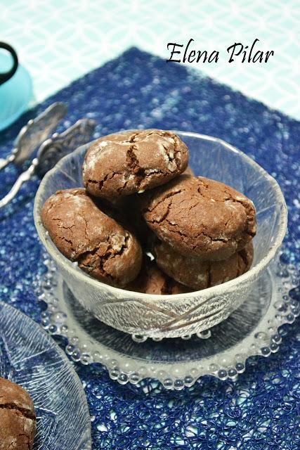 Galletas craqueladas de chocolate (Chocolate crinkle cookies)