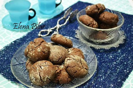 Galletas craqueladas de chocolate (Chocolate crinkle cookies)