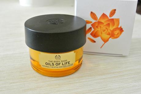 PROBANDO | OILS OF LIFE DE THE BODY SHOP.