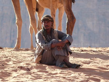 Mirada perdida en Wadi Rum
