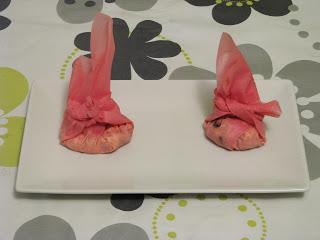 Saquitos de atún con ajo negro