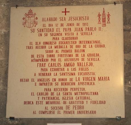 El interior de la Giralda (1): Azulejos en la entrada.