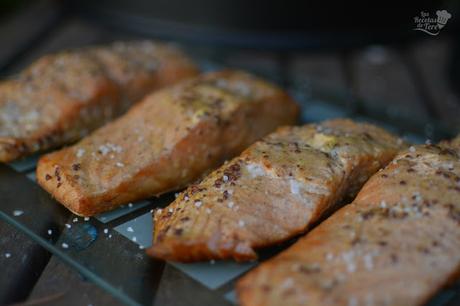 Salmón preparado en horno ahumador macerado con moztaza antigua y zumo de mandarinas 01