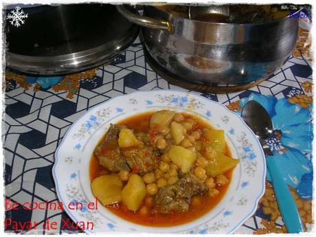 Costillas con garbanzos y patatas