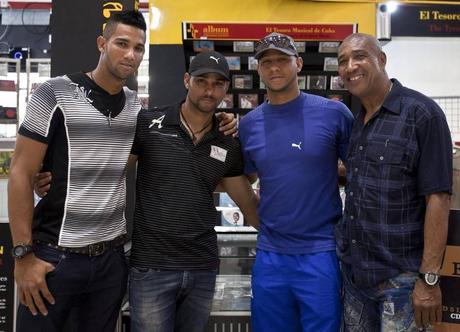 ULTIMA HORA!!! Los hermanos Gourriel abandonan equipo cubano en República Dominicana