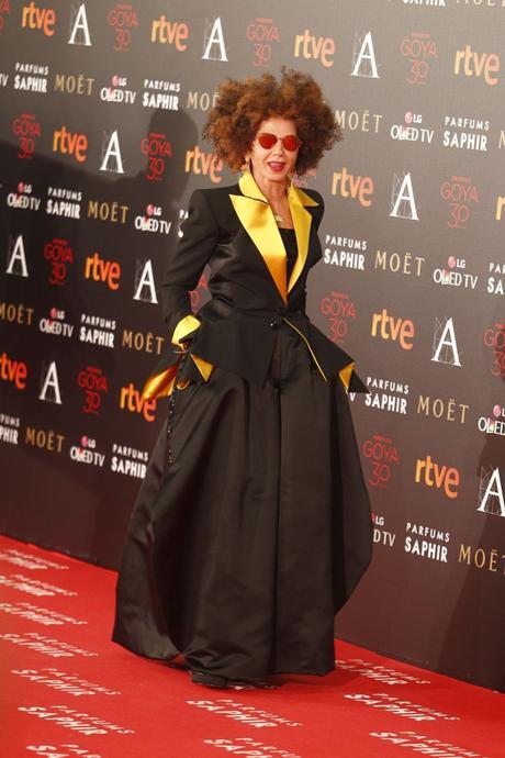 Pero, ¿dónde vas así? Nuestro Top 5 de las peor vestidas. Victoria Abril de Jean Paul Gaultier Puesto 3 de las peor vestidas en los Goya 2016