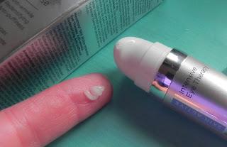 Farmacia Jimenez me asesora sobre contornos de ojos.