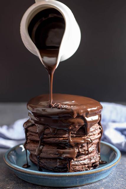 Pancakes de doble chocolate.  Double chocolate pancakes