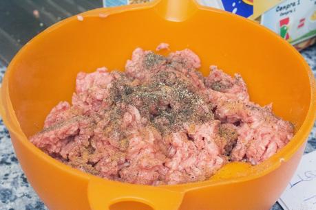 Filetes rusos en salsa de granada con pimientos asados caseros