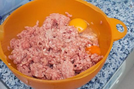 Filetes rusos en salsa de granada con pimientos asados caseros