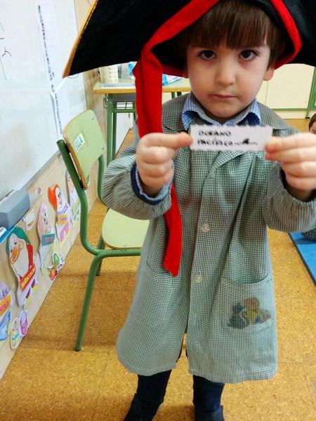 Buscamos Continentes y Océanos con el capitán César