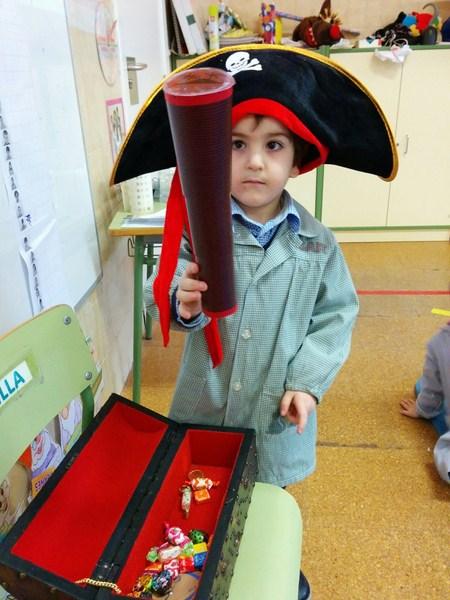 Buscamos Continentes y Océanos con el capitán César