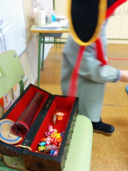 Buscamos Continentes y Océanos con el capitán César