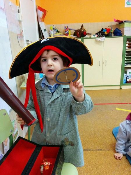 Buscamos Continentes y Océanos con el capitán César